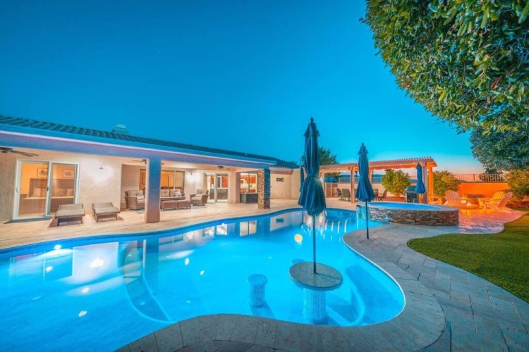 4 Bedrooms Cottage