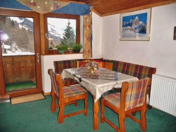 3 Bedrooms Apartment