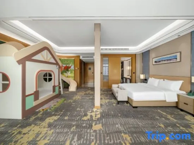 Quadruple Family Suite