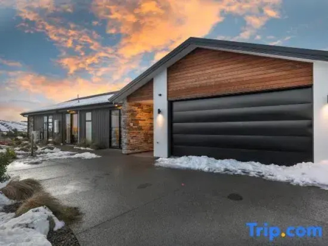 Snow Pine Apartment
