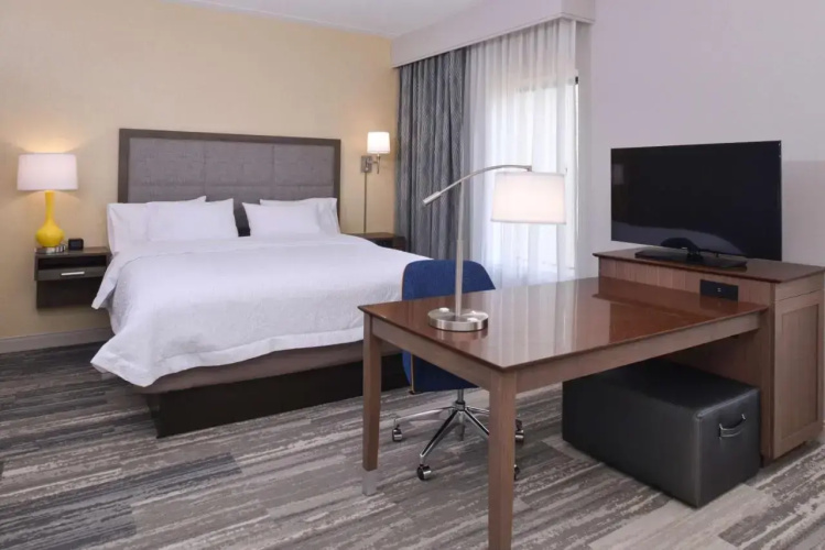 Hampton Inn & Suites Cincinnati-Mason