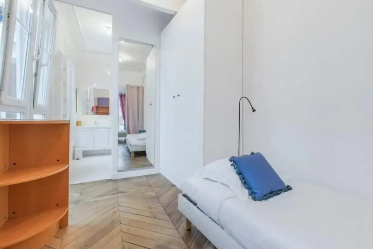 Charming Apartment With Balcony - 5 min Republique