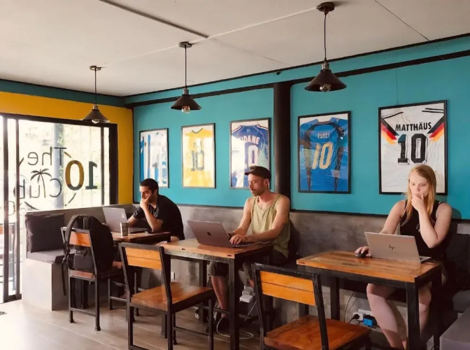 The 10 club hostel