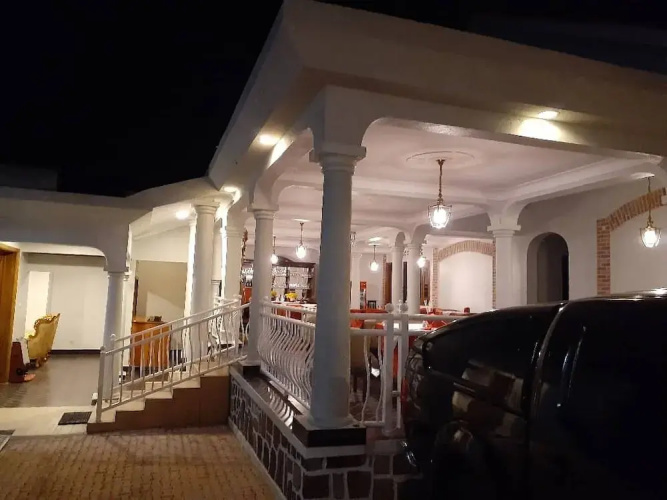 Cari Hotel