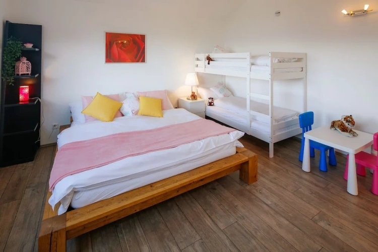3 Bedrooms Apartment