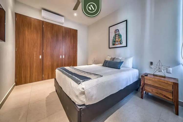 2BR Condo With Rooftop Pool - 2 Min Walk to Beach