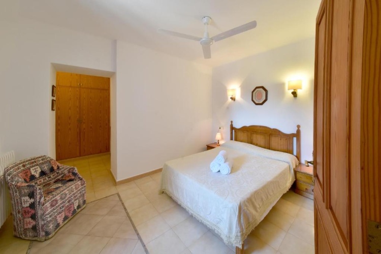 4 Bedrooms Cottage
