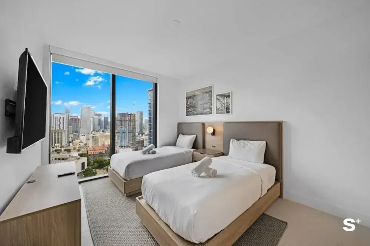 Luxury Downtown 2 BR with Skyline View