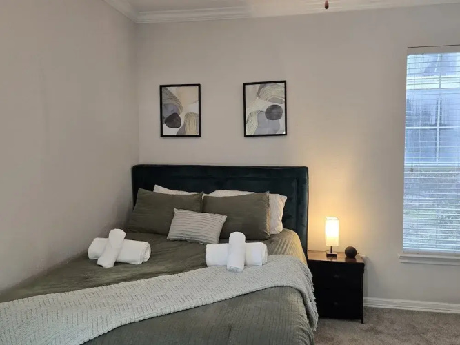 Apartment - Sleeps 5 - Pool - Parking - Gym