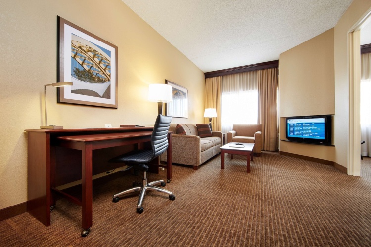 DoubleTree Suites by Hilton Hotel Cincinnati - Blue Ash photo 6
