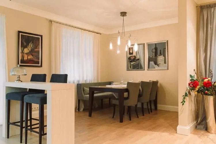 2 Bedrooms Apartment