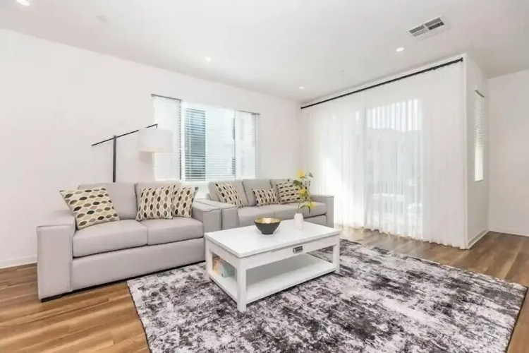 Private Room With Shared Bathroom