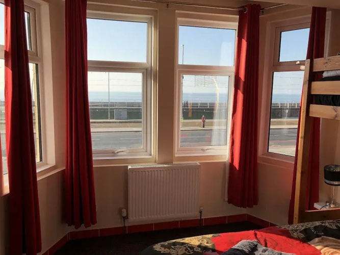 Red Roomz Hotel