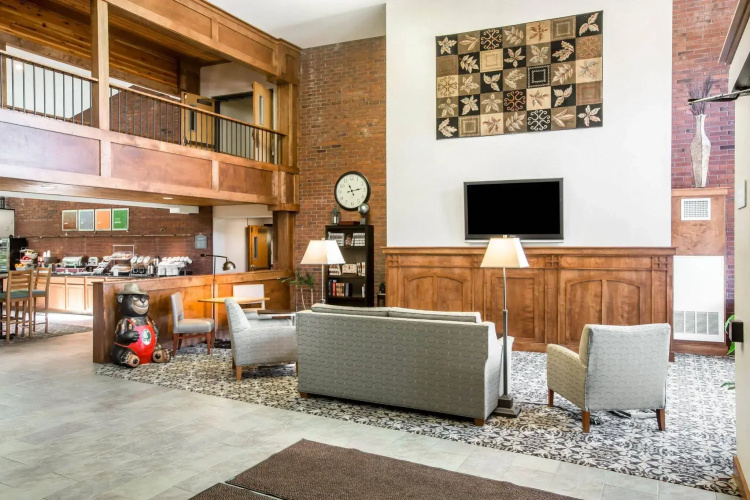 Comfort Suites