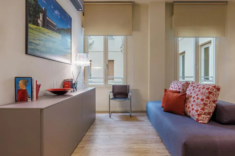 Lucy Florence Charming Modern Apartment