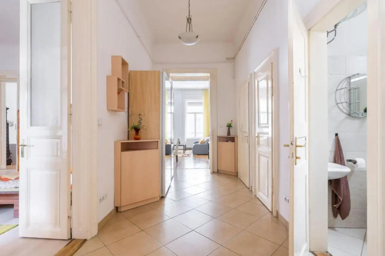 Izabella Home 2 Budapest