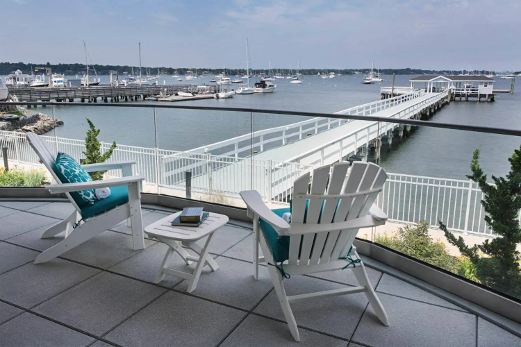 Knickerbocker Yacht Hotel