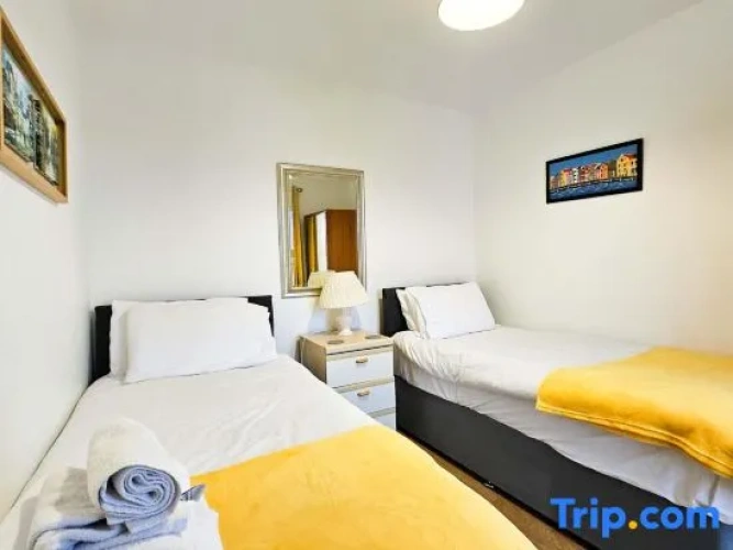 3 Bedrooms Apartment