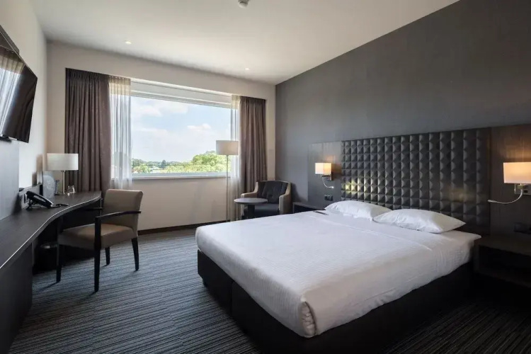 Mezzo Hotel & Business