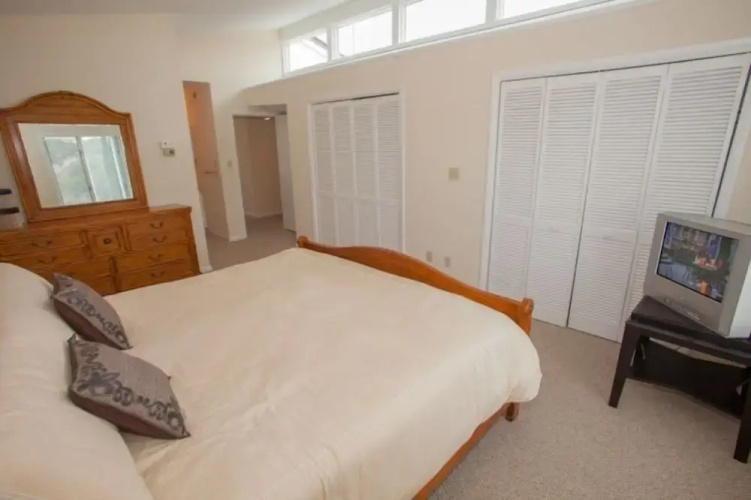 Shoot The Breeze 4 Bedroom Condo by Redawning