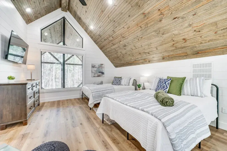 Broken Bow Cabin w/ Hot Tub & Covered Deck!