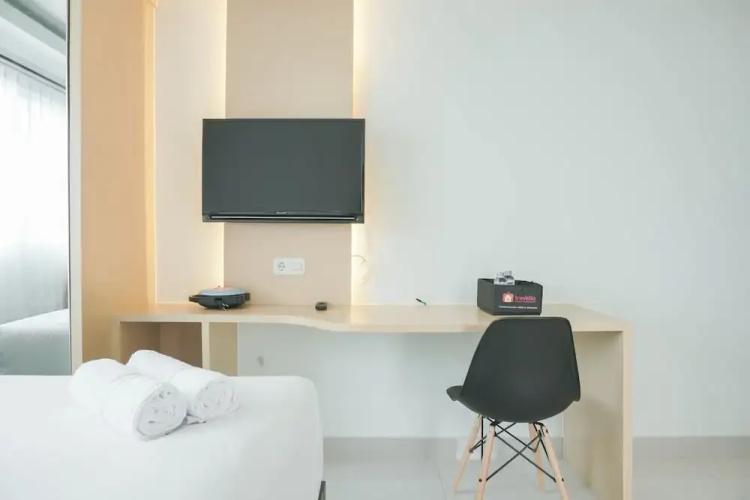 Comfortable and Homey Studio at Amethyst Apartment