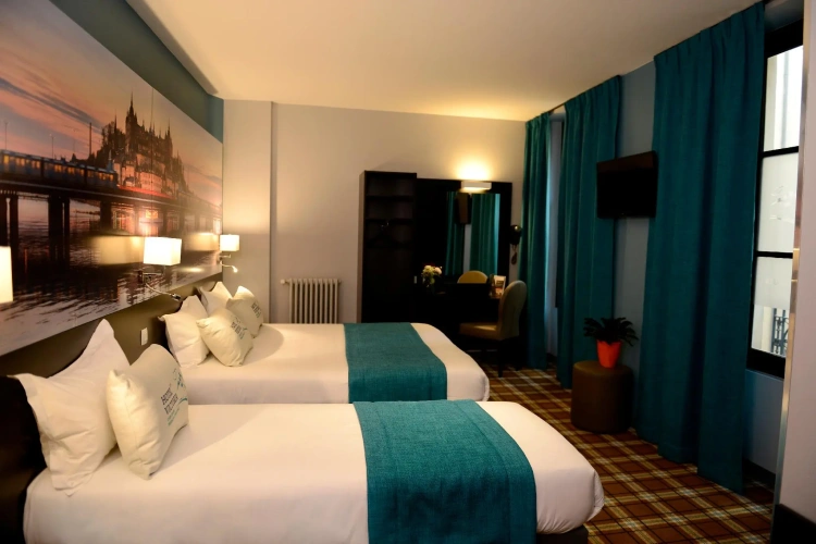 Standard Triple room
