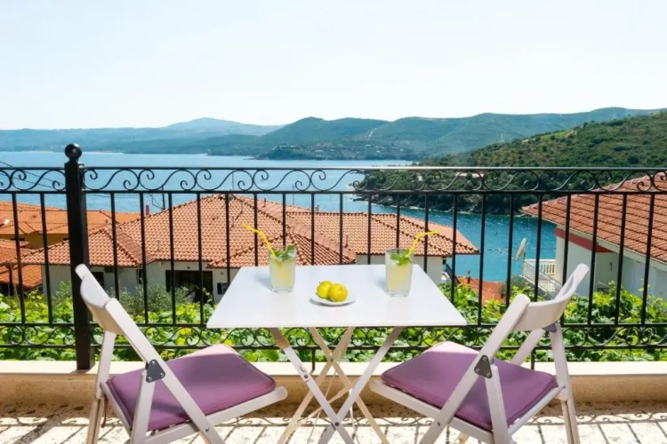Apartment with sea view