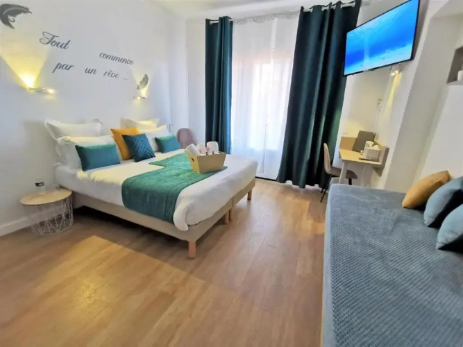 Standard Triple room with view