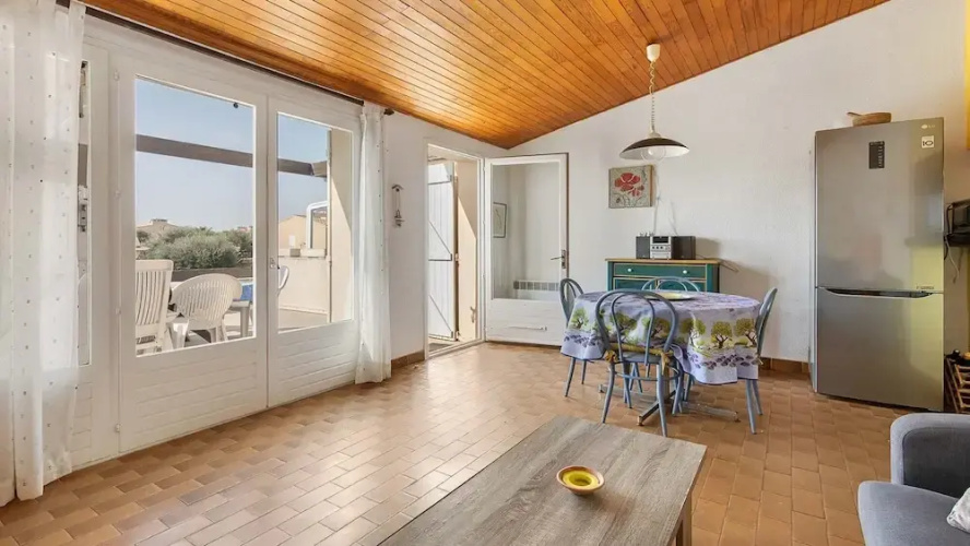 Seaside Family Apartment in Agde