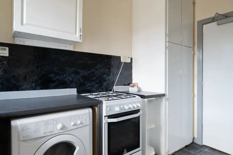 Novelty Suites - Powis Circle