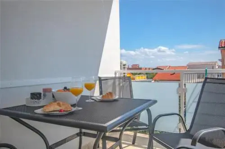 Marina Apartments Vir