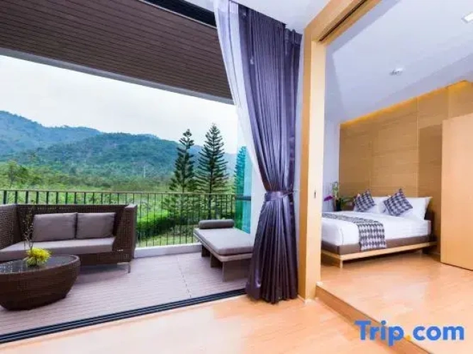 Premier Suite with mountain view