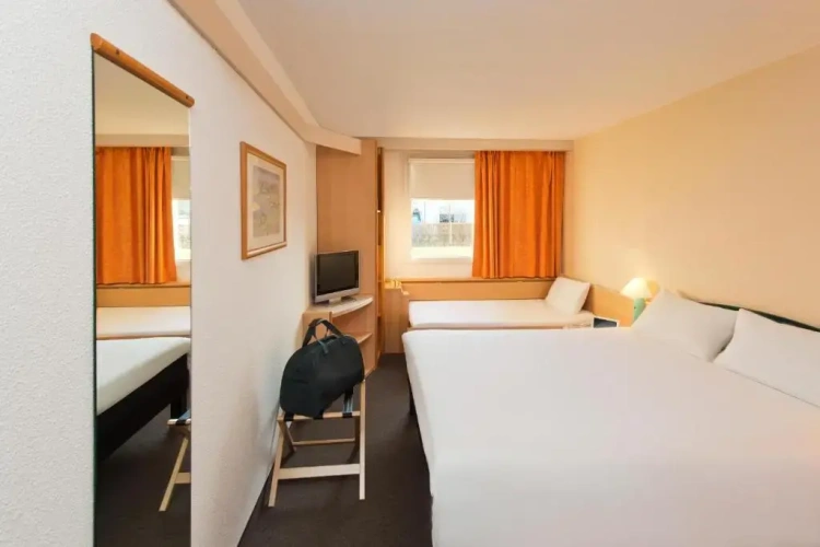 Triple room