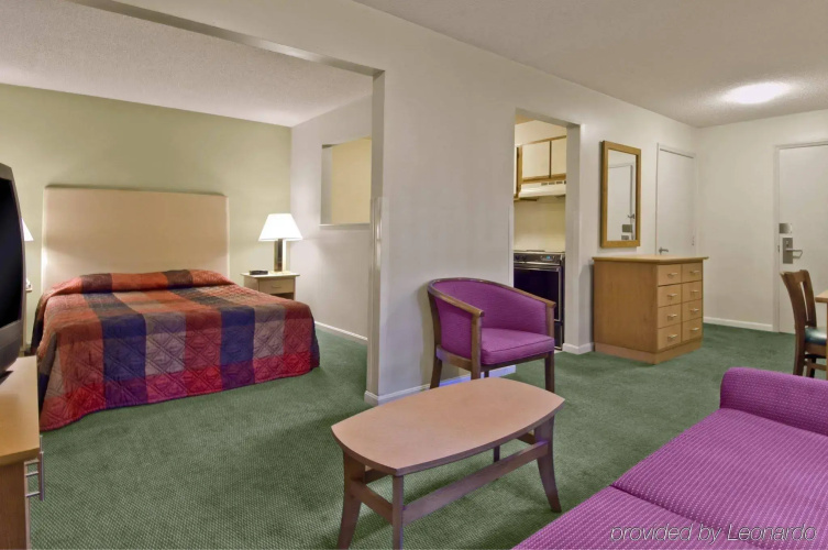 Studio Lodge Springdale Cincinnati