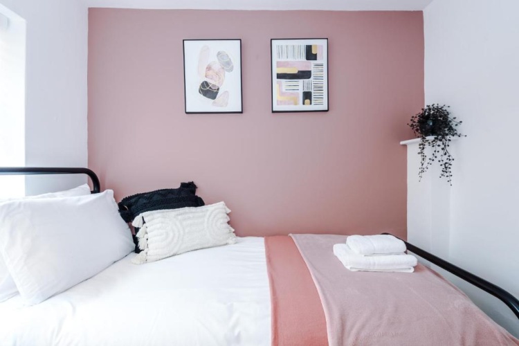 3 Bedrooms Cottage