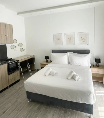 Deluxe Studio