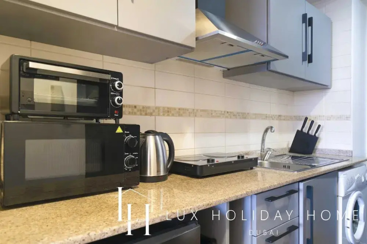 LUX The JLT Gold Crest Studio