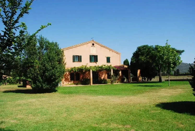 4 Bedrooms Villa