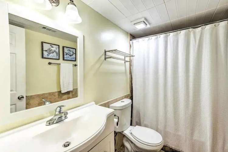 Sunny Destin Condo w/ Pool & Beach Access!
