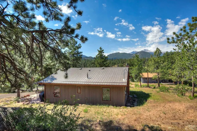 Charming Estes Park Cabin w/ 2 Private Patios!