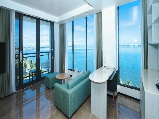 Executive room with balcony and beachfront