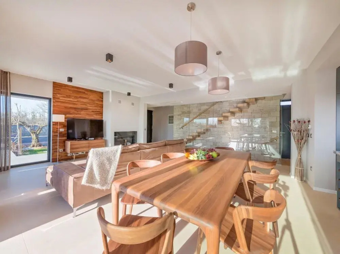 Luxurious Villa in Porec With Jacuzzi