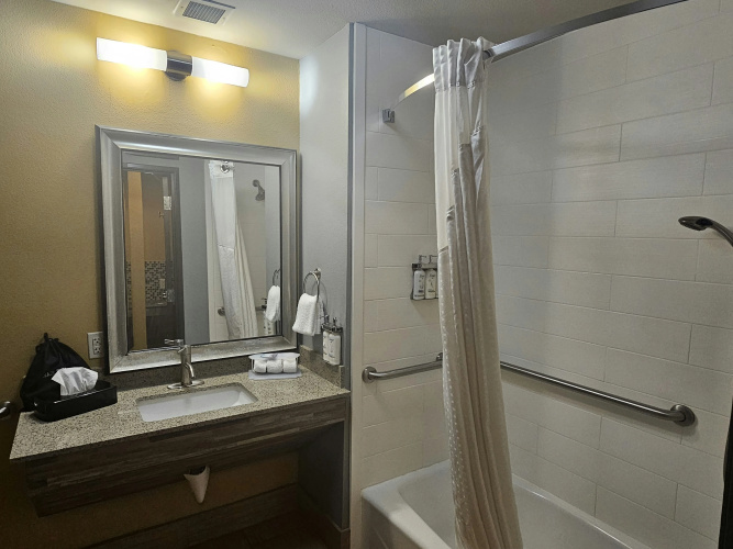 Holiday Inn Express & Suites Perry-National Fairground Area, an IHG Hotel