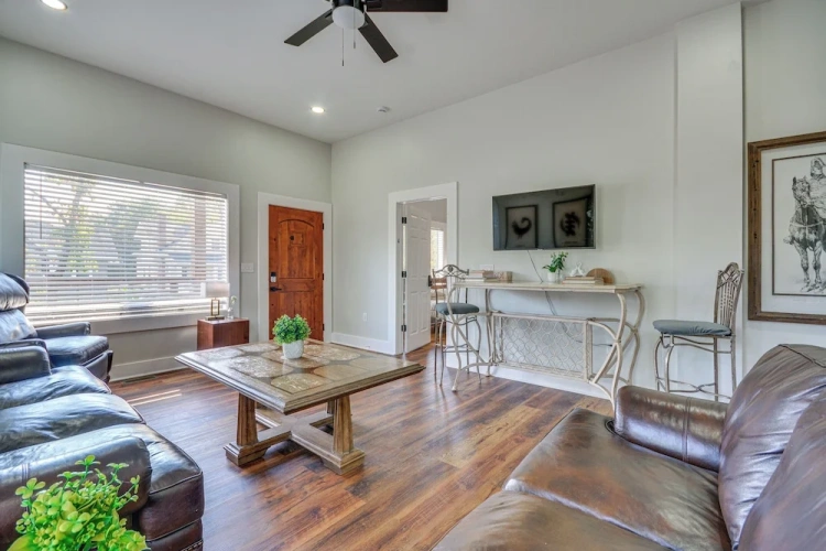5 Bedrooms Cottage