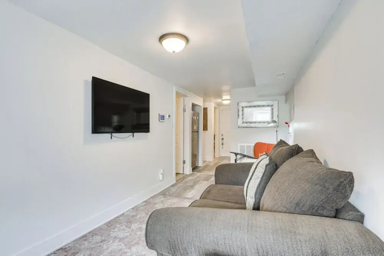 Dog-friendly Apt w/ Yard: 10 Mi to Downtown