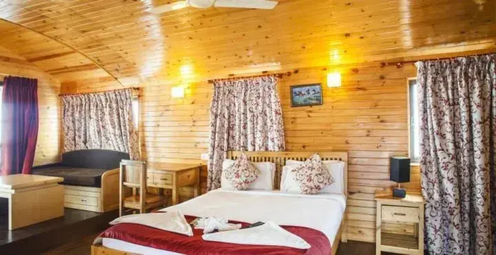 Aryans Hotel