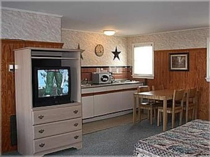 Pelican Point Motel