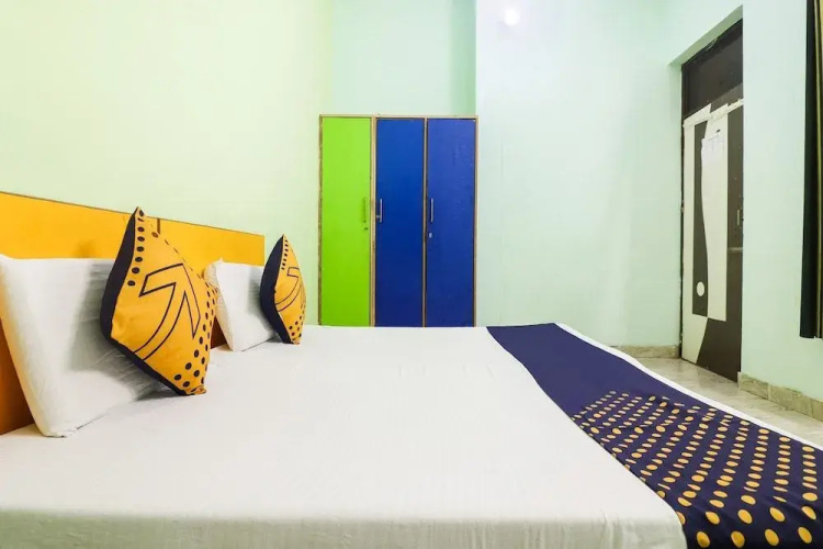 Spot On 62209 Yash Hotel