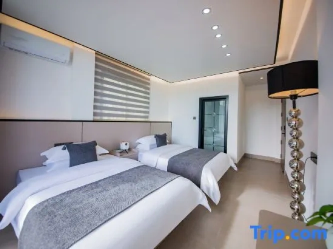 Standard Twin room with balcony